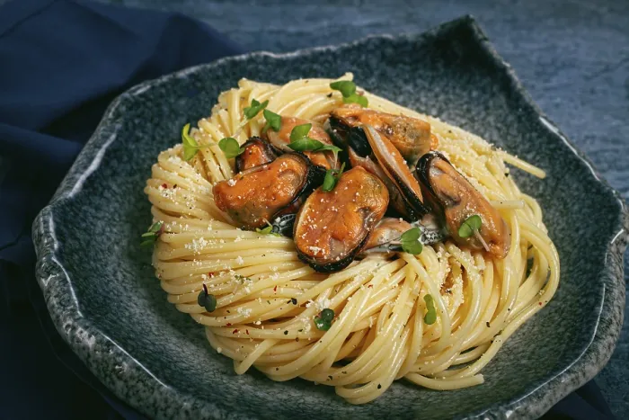 Gerahmter Druck : Spaghetti mit Muscheln, ohne Schale. Gerahmter Druck : Spaghetti mit Muscheln, ohne Schale.