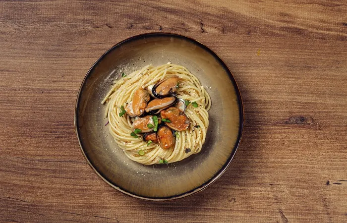 Gerahmter Druck : Spaghetti mit Muscheln, ohne Schale. Gerahmter Druck : Spaghetti mit Muscheln, ohne Schale.