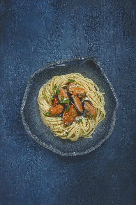 Gerahmter Druck : Spaghetti mit Muscheln, ohne Schale. Gerahmter Druck : Spaghetti mit Muscheln, ohne Schale.