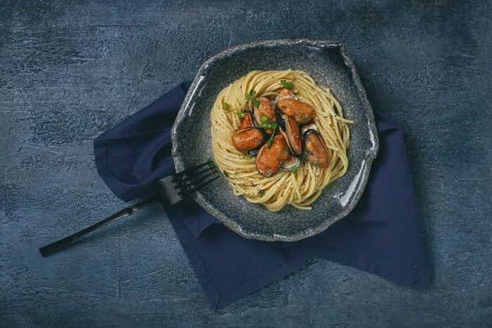 Gerahmter Druck : Spaghetti mit Muscheln, ohne Schale. Gerahmter Druck : Spaghetti mit Muscheln, ohne Schale.