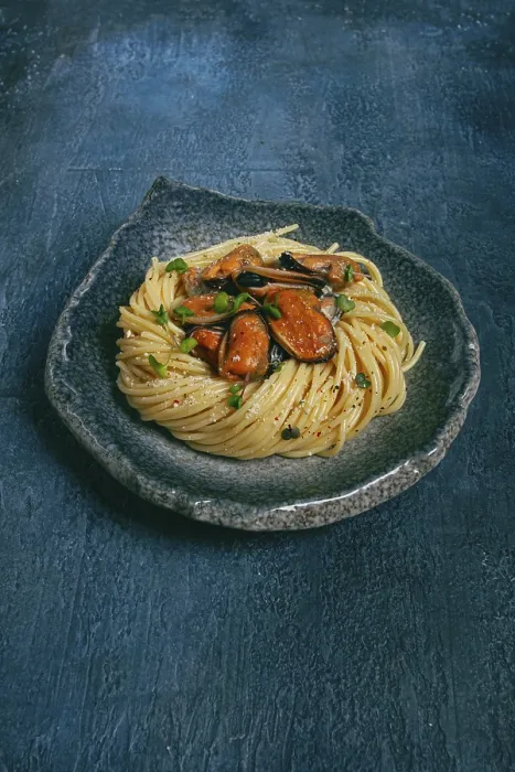 Gerahmter Druck : Spaghetti mit Muscheln in Carbonara-Sauce, ohne Schalen Gerahmter Druck : Spaghetti mit Muscheln in Carbonara-Sauce, ohne Schalen