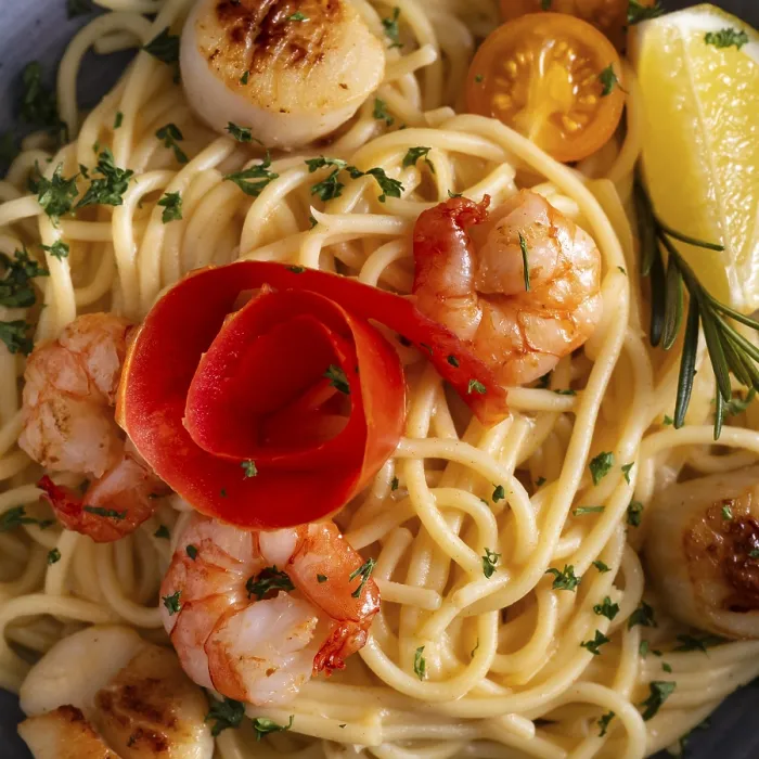 Gerahmter Druck : Spaghetti mit Scallops und Garnelen Gerahmter Druck : Spaghetti mit Scallops und Garnelen