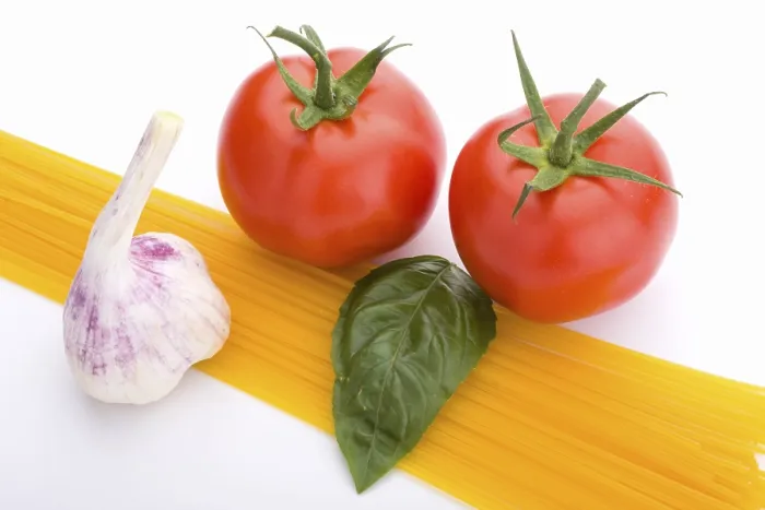 Gerahmter Druck : Spaghetti, Tomate, Basilikum und Knoblauch. Gerahmter Druck : Spaghetti, Tomate, Basilikum und Knoblauch.