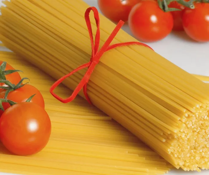 Gerahmter Druck : Spaghetti mit Tomaten. Gerahmter Druck : Spaghetti mit Tomaten.