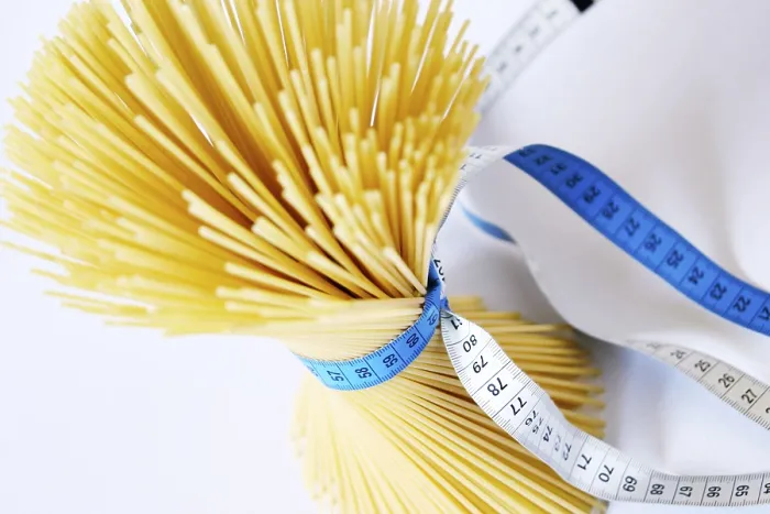 Gerahmter Druck : Spaghetti mit Lineal. Gerahmter Druck : Spaghetti mit Lineal.