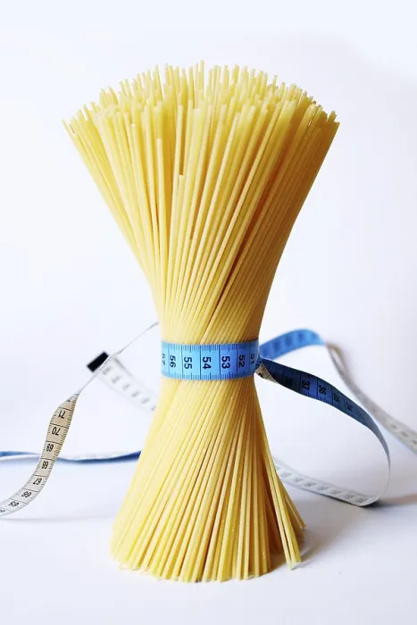 Gerahmter Druck : Spaghetti mit Lineal. Gerahmter Druck : Spaghetti mit Lineal.
