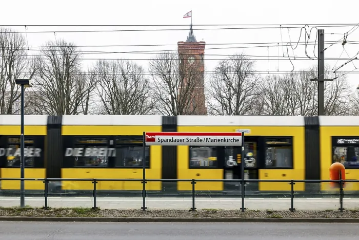 Gerahmter Druck : Spandauer Straße stop, St. Gerahmter Druck : Spandauer Straße stop, St.