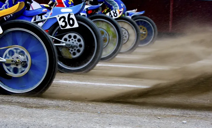 Gerahmter Druck : Rennsport der Speedway-Rennen