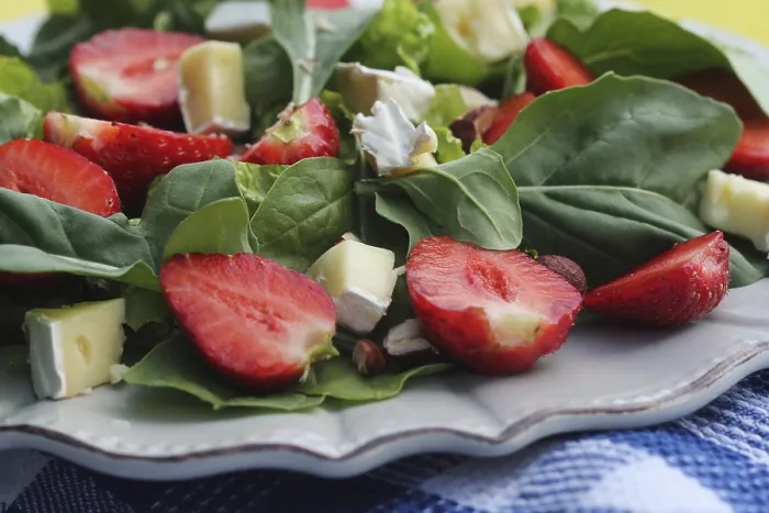 Gerahmter Druck : Spinat-Salat mit Erdbeeren Gerahmter Druck : Spinat-Salat mit Erdbeeren