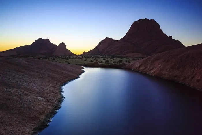 Gerahmter Druck : Spitzkoppe vor Abendhimmel Gerahmter Druck : Spitzkoppe vor Abendhimmel