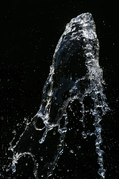 Gerahmter Druck : Platschendes Wasser. Gerahmter Druck : Platschendes Wasser.