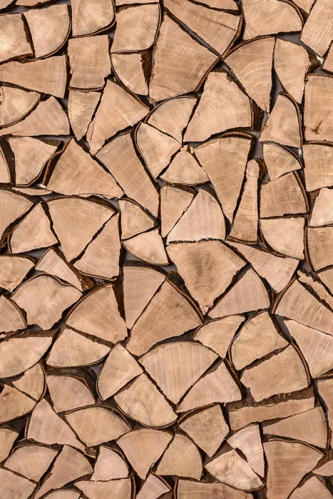 Gerahmter Druck : Holzscheite als Wandverkleidung, Schweiz