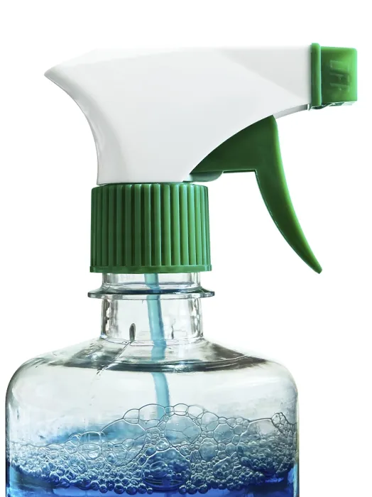 Gerahmter Druck : Sprayer mit Seifen über dem weißen Hintergrund.