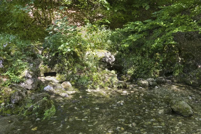 Gerahmter Druck : Quelle der Echaz in Lichtenstein-Honau, Baden-Württemberg, Deutschland Gerahmter Druck : Quelle der Echaz in Lichtenstein-Honau, Baden-Württemberg, Deutschland