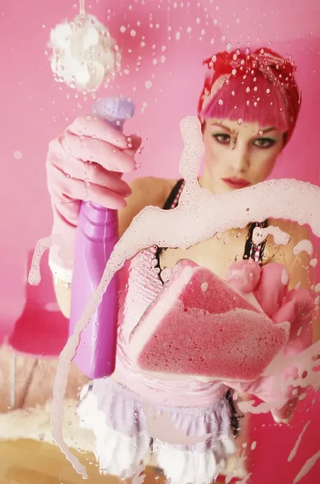 Gerahmter Druck : Frühlingsputz in Rosa. Gerahmter Druck : Frühlingsputz in Rosa.