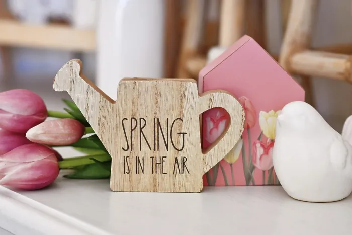 Gerahmter Druck : Frühlingsdekorarrangement mit Vogel. Gerahmter Druck : Frühlingsdekorarrangement mit Vogel.