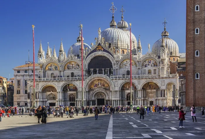 Gerahmter Druck : Piazza San Marco mit der Basilika San Marco