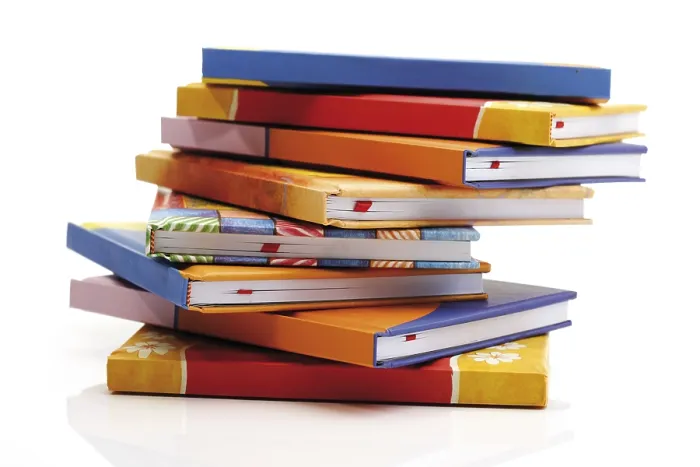 Gerahmter Druck : Buchstapel, buntes Buchcover Gerahmter Druck : Buchstapel, buntes Buchcover