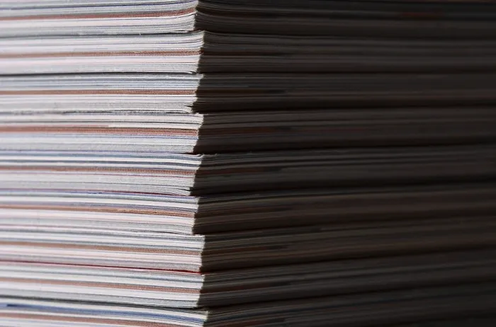 Gerahmter Druck : Zeitschriftenstapel Gerahmter Druck : Zeitschriftenstapel