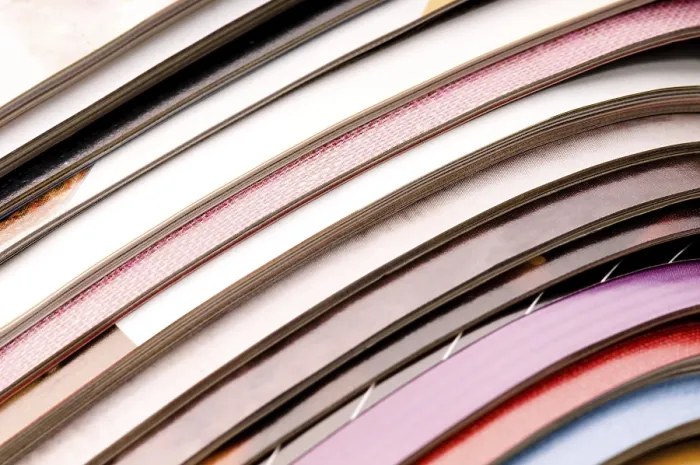 Gerahmter Druck : Magazin-Heftstapel, Polen