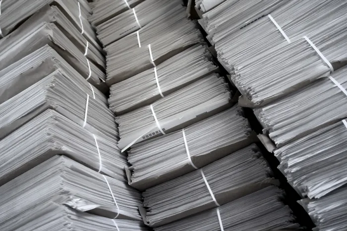 Gerahmter Druck : Zeitungsstapel Gerahmter Druck : Zeitungsstapel