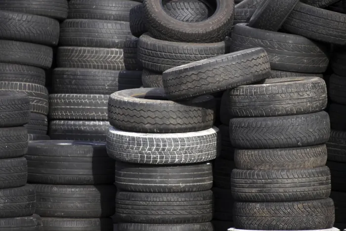Gerahmter Druck : Reifenstapel Gerahmter Druck : Reifenstapel