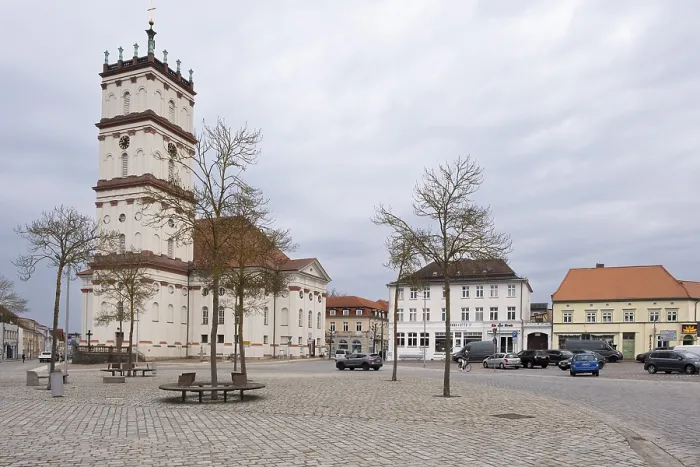 Gerahmter Druck : Stadtkirche am Markt, Neustrelitz Gerahmter Druck : Stadtkirche am Markt, Neustrelitz