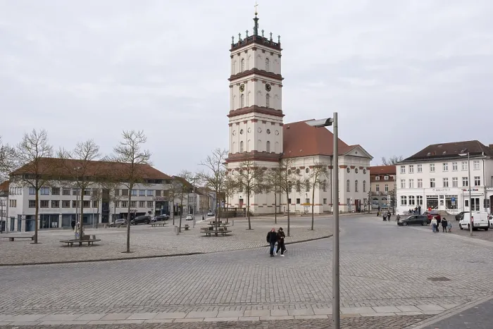 Gerahmter Druck : Stadtkirche am Markt, Neustrelitz Gerahmter Druck : Stadtkirche am Markt, Neustrelitz