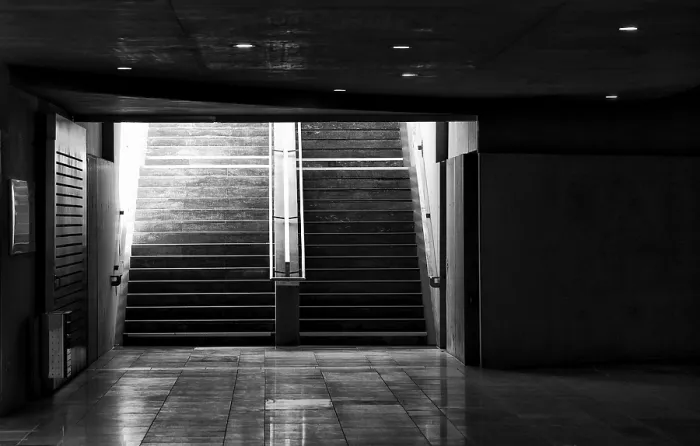 Gerahmter Druck : Treppen in den Untergrund. Gerahmter Druck : Treppen in den Untergrund.