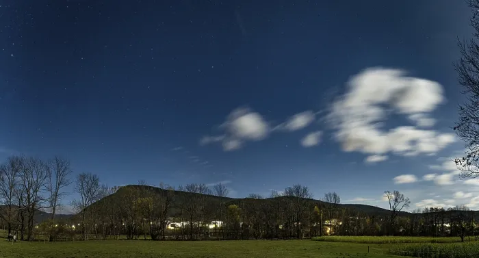 Gerahmter Druck : Himmelsbild mit Landschaft, Ternitz. Gerahmter Druck : Himmelsbild mit Landschaft, Ternitz.