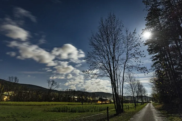 Gerahmter Druck : Himmelsbild mit Straße, Ternitz, Niederösterreich. Gerahmter Druck : Himmelsbild mit Straße, Ternitz, Niederösterreich.