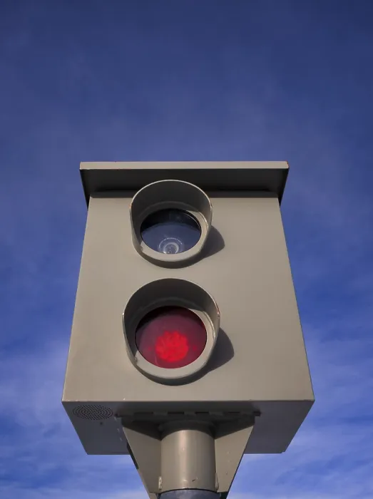 Gerahmter Druck : Stationäre Geschwindigkeitsüberwachung, Geschwindigkeitskamera. Gerahmter Druck : Stationäre Geschwindigkeitsüberwachung, Geschwindigkeitskamera.