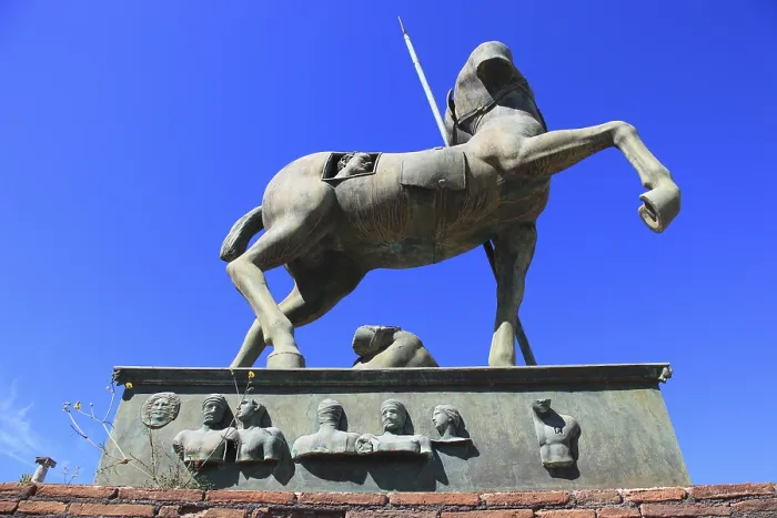 Gerahmter Druck : Statue eines Zentauren im Bereich des Forums. Gerahmter Druck : Statue eines Zentauren im Bereich des Forums.