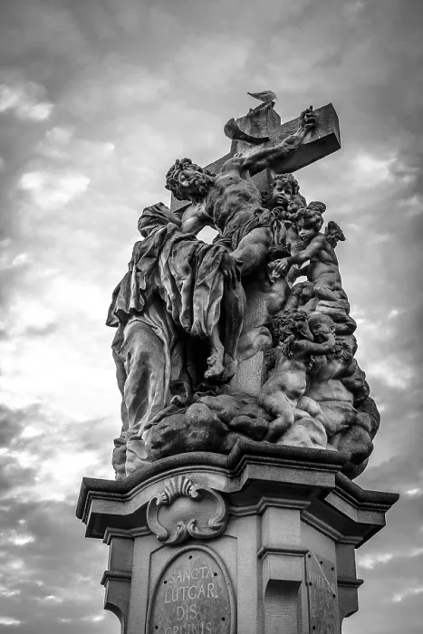 Gerahmter Druck : Statue, Kreuzigung, Jesus am Kreuz Gerahmter Druck : Statue, Kreuzigung, Jesus am Kreuz