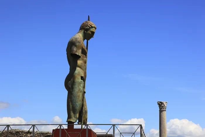 Gerahmter Druck : Denkmal des Daedalus (von Mitoraj) Gerahmter Druck : Denkmal des Daedalus (von Mitoraj)