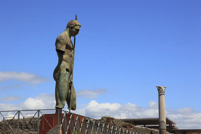 Gerahmter Druck : Denkmal des Daedalus (von Mitoraj) Gerahmter Druck : Denkmal des Daedalus (von Mitoraj)