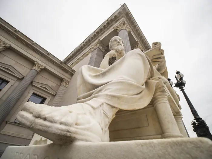 Gerahmter Druck : Büste des Herodot, Skulptur vor dem Parlament in Wien. Gerahmter Druck : Büste des Herodot, Skulptur vor dem Parlament in Wien.