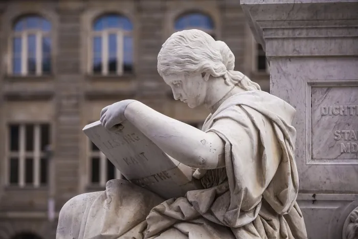 Gerahmter Druck : Büstenstatue eines lesenden Gelehrten Gerahmter Druck : Büstenstatue eines lesenden Gelehrten