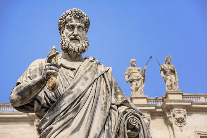Gerahmter Druck : Statue von St. Peter vor St. Peters Basilika, Vatikan, Rom, Lazio, Italien Gerahmter Druck : Statue von St. Peter vor St. Peters Basilika, Vatikan, Rom, Lazio, Italien