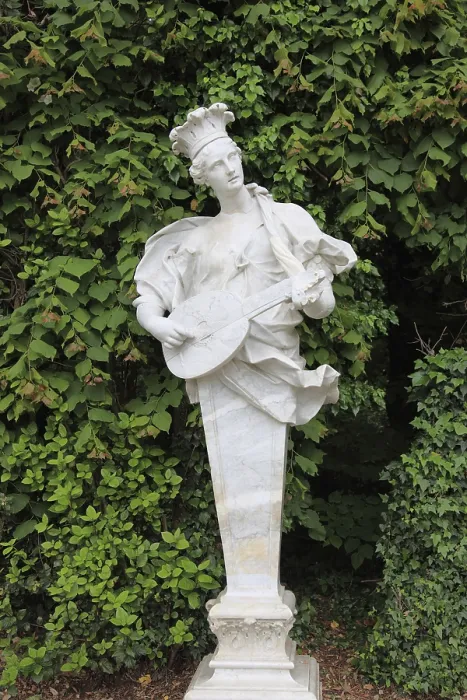 Gerahmter Druck : Denkmal und Büsten im Schlosspark. Gerahmter Druck : Denkmal und Büsten im Schlosspark.