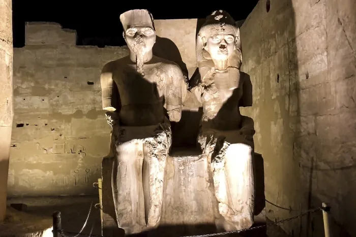 Gerahmter Druck : Statuen anderer Ägypten. Mit den Tempelmonumenten Megalithe. Gerahmter Druck : Statuen anderer Ägypten. Mit den Tempelmonumenten Megalithe.