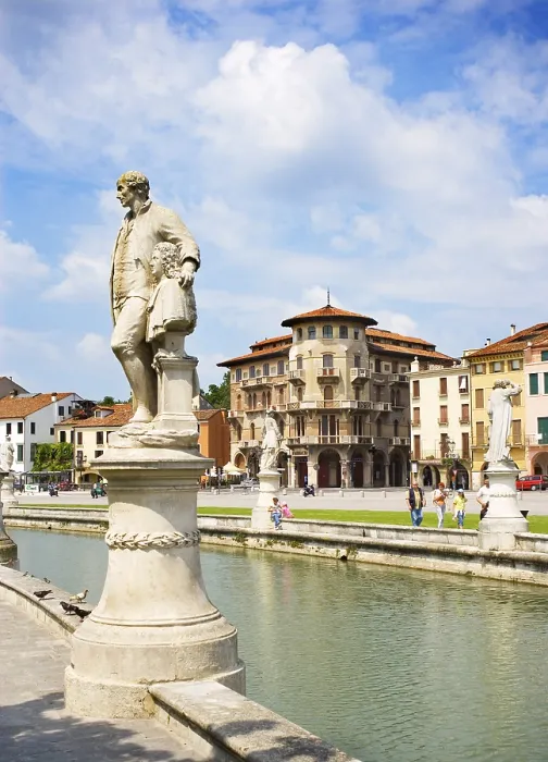 Gerahmter Druck : Statuen auf dem Prato della Valle Gerahmter Druck : Statuen auf dem Prato della Valle