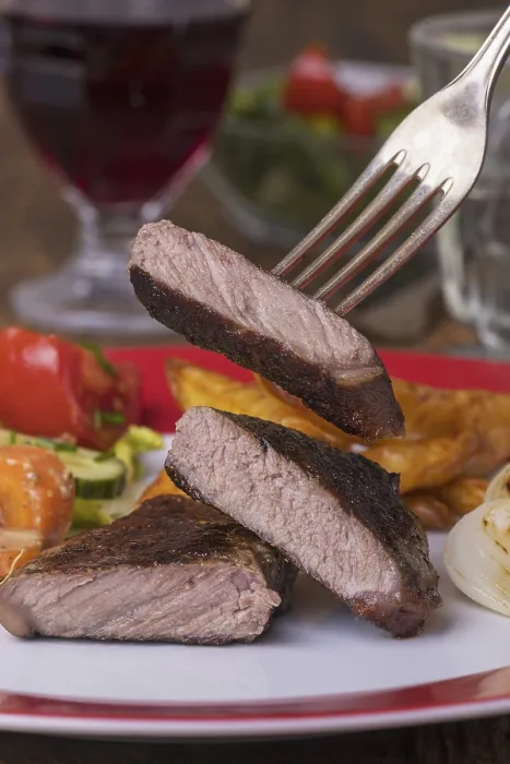 Gerahmter Druck : Steak auf einem Gabelschaft