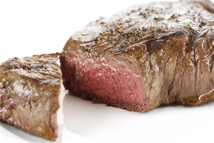 Gerahmter Druck : Medium geräucherter Rindersteak Gerahmter Druck : Medium geräucherter Rindersteak