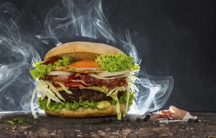 Gerahmter Druck : Steaming Cheeseburger Gerahmter Druck : Steaming Cheeseburger