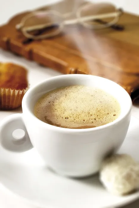 Gerahmter Druck : Ein dampfender Kaffeebecher Gerahmter Druck : Ein dampfender Kaffeebecher