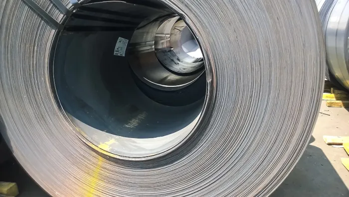 Gerahmter Druck : Stahlbleche in Rollen gewickelt. Gerahmter Druck : Stahlbleche in Rollen gewickelt.