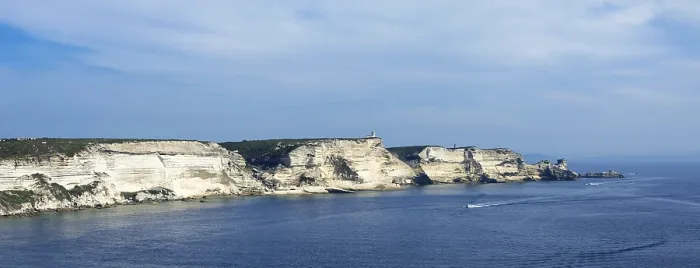 Gerahmter Druck : Steile Küste, Kalkfelsen, Bonifacio.
