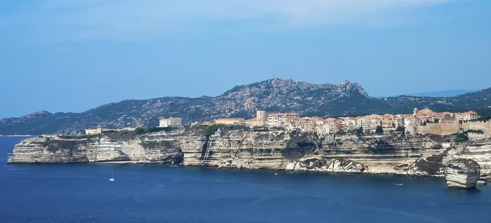 Gerahmter Druck : Steile Küste, Kalkfelsen, Bonifacio Gerahmter Druck : Steile Küste, Kalkfelsen, Bonifacio