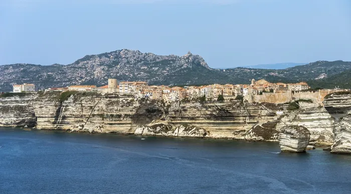 Gerahmter Druck : Steile Küste, Kalkfelsen, Bonifacio. Gerahmter Druck : Steile Küste, Kalkfelsen, Bonifacio.